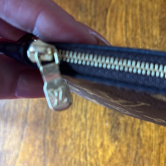 Authentic Louis Vuitton wristlet excellent like new condition. - Picture 3 of 4
